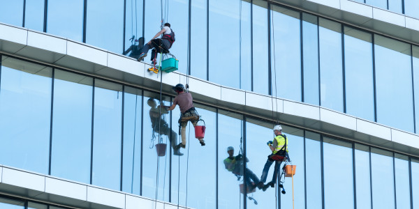 Trabajos Verticales en Fachadas de Edificios / Viviendas Móstoles · Pintado Económico y Rápido de Fachadas