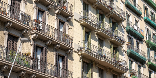Trabajos Verticales en Fachadas de Edificios / Viviendas Móstoles · Pintado de Fachadas con Difícil Acceso