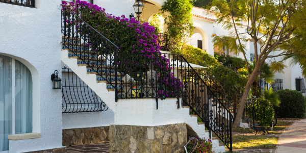 Pintar Fachadas de Casas Unifamiliares / Chalets San Sebastián de los Reyes · Pintura para Pintado de Balcones, Barandillas, Terrazas y Exteriores