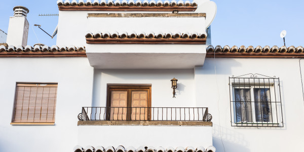 Pintar Fachadas de Casas Unifamiliares / Chalets San Sebastián de los Reyes · Pinturas Especiales Anticorrosivas y de Alta Resistencia
