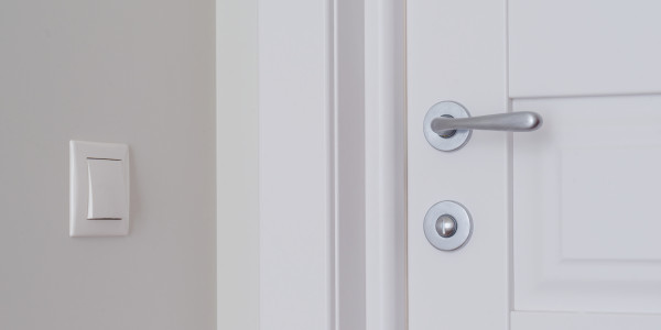 Pintar Fachadas y Patios de Luces de Comunidades Vecinos / Propietarios Tres Cantos · Pintura para Pintado de Puertas Privadas de Vecinos